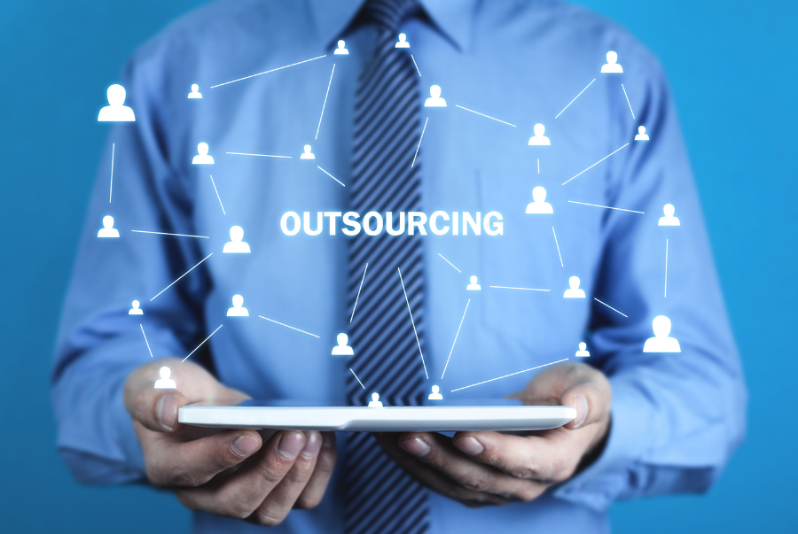 Outsourcing Giúp Doanh Nghiệp Vừa và Nhỏ Tối Ưu Hóa Chi Phí và Nâng Cao Hiệu Suất